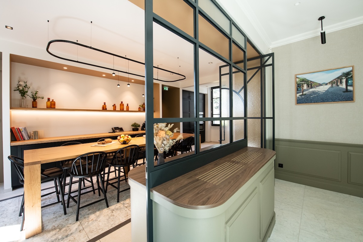 Espace convivial et cuisine des bureaux Chronos rénovés