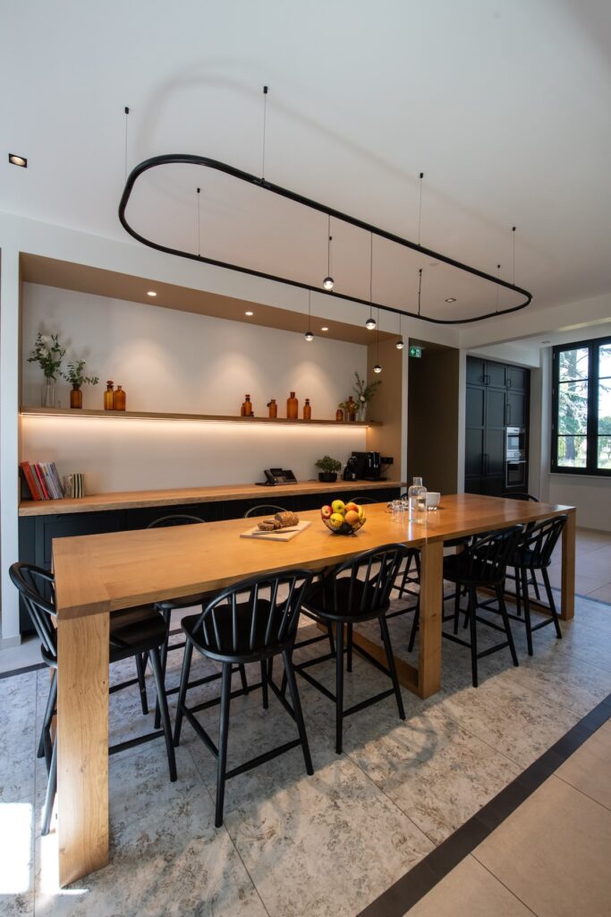 Espace convivial et cuisine des bureaux Chronos rénovés