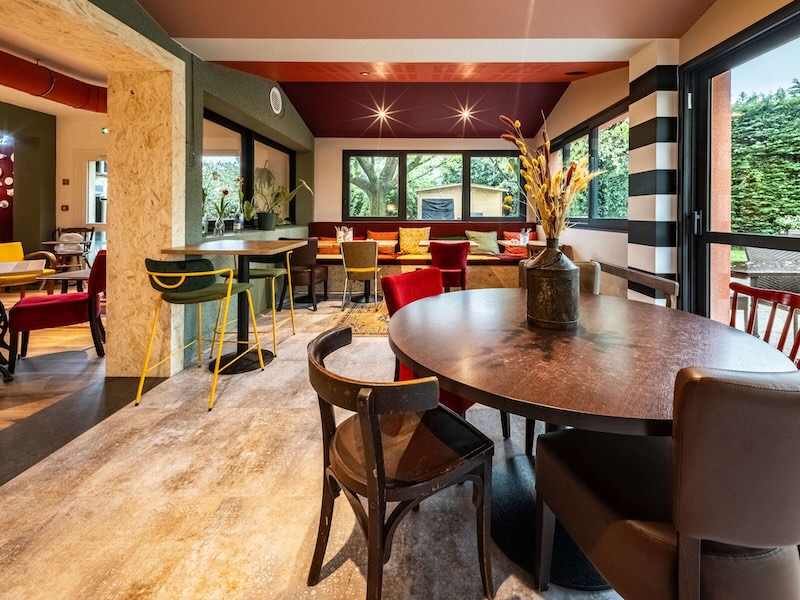 Restaurant rénové de l’hôtel greet à Massieux